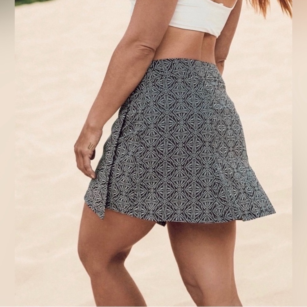 Rip Skirt NWT Hawaii Black Pearl Batik Wrap
Size Large